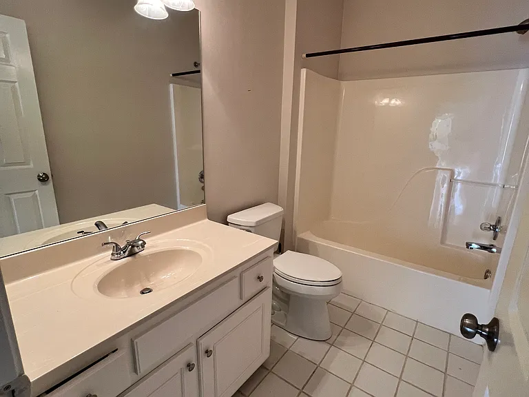 full bath on the 1st floor