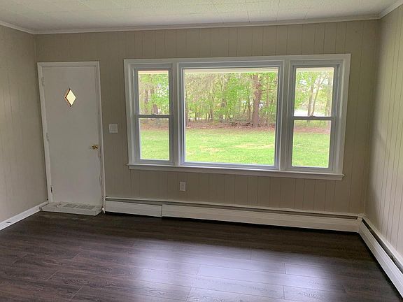 Living Room - 13.5' 11.5'