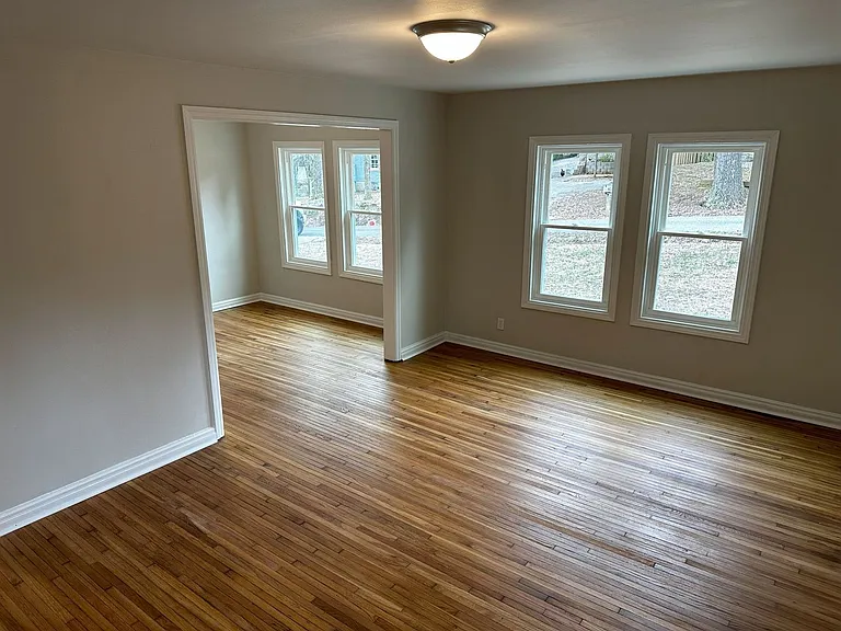 4402 20th St NE — Photo 5