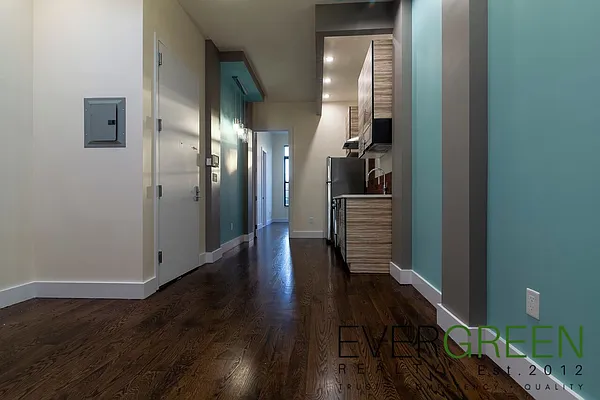 Rented by Evergreen Apartments BK | media 23