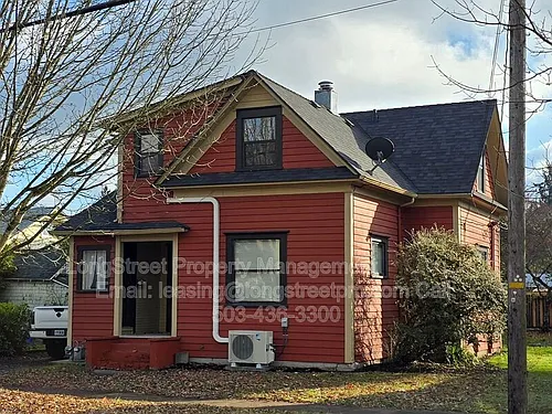 1052 SW Western Blvd #UPPER Photo 1