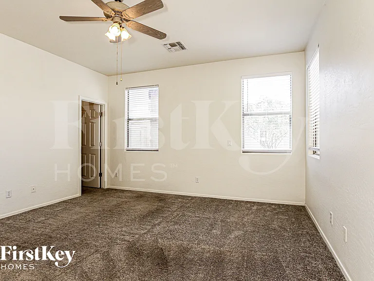 2715 E Carson Rd — Photo 8