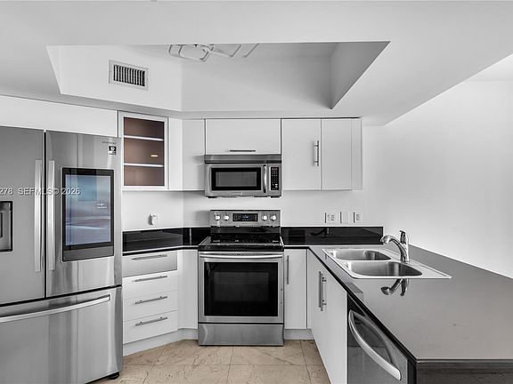 2nd image of 1750 N Bayshore Dr APT 4414