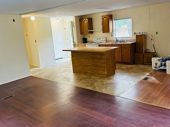 3rd image of 8 Flanders Rd