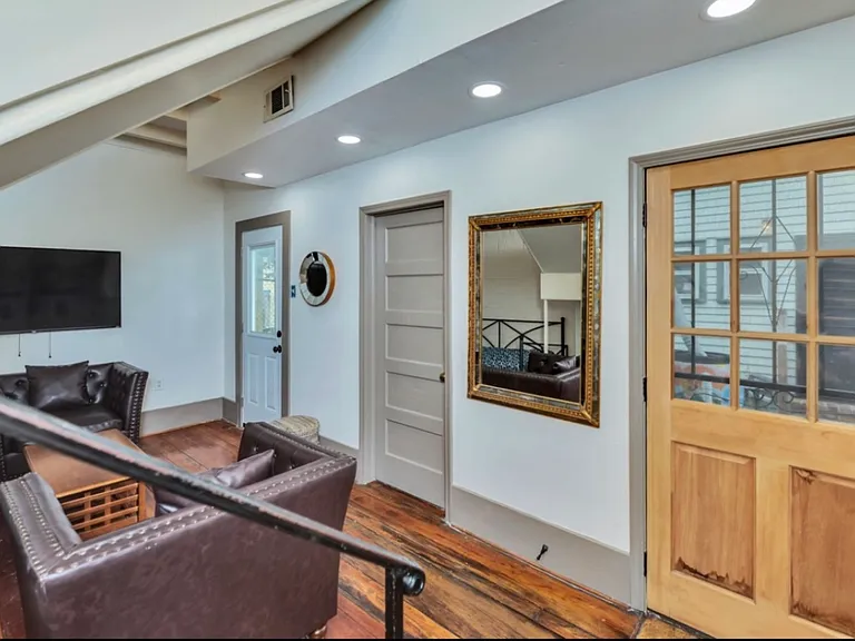 1514 Saint Ann St — Photo 3