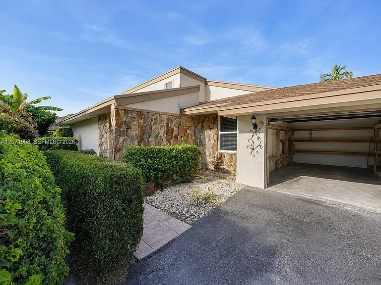 8142 Silver Palm Ct #17 — Photo 5