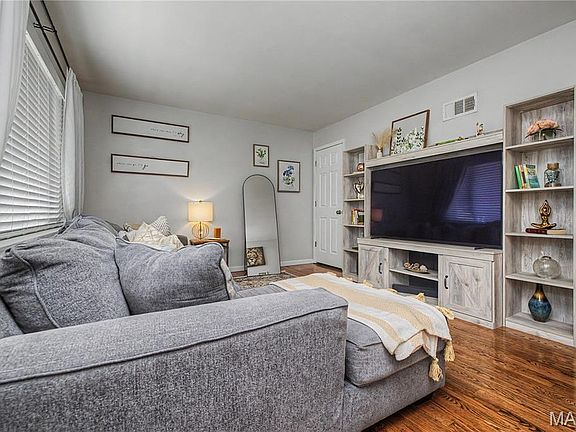 5th image of 143 Bertrand Dr