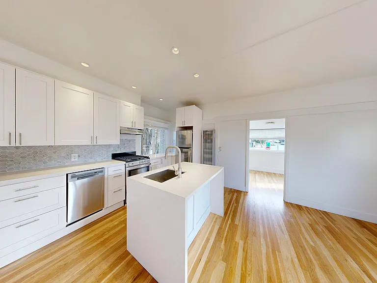 1077 Ashbury St — Photo 8