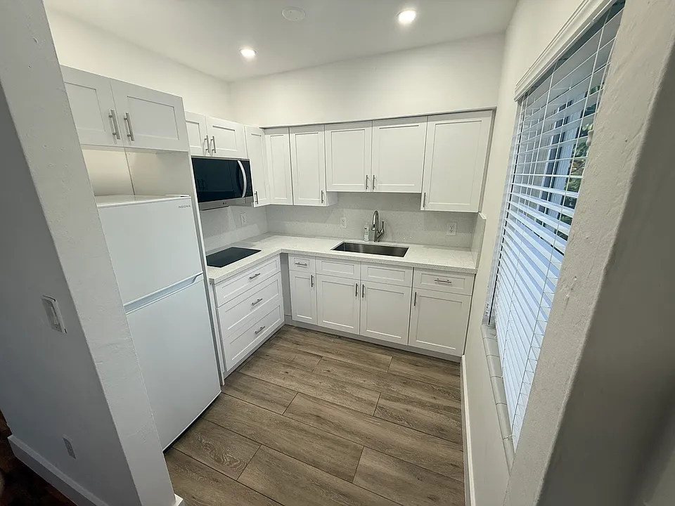 406 Malaga Ave #4