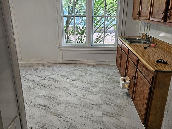 4th image of 193 Catherine Ave #0