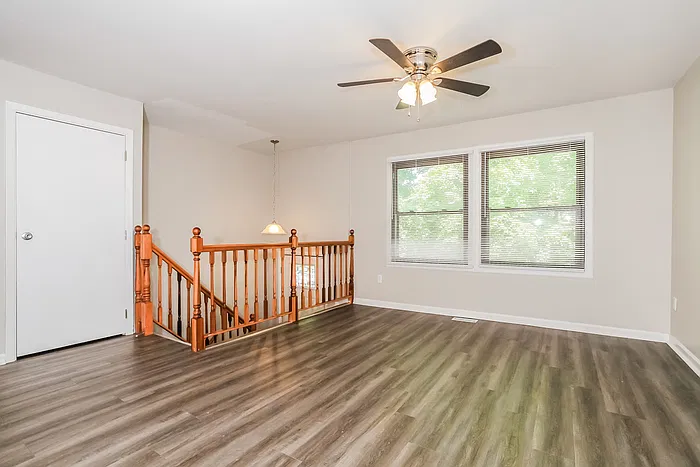 3 bed, 2.0 bath, 1372 sqft, $1,695 — Photo 2