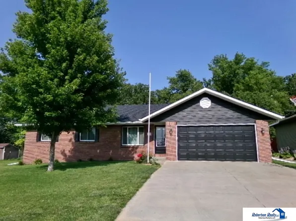 1410 Crest View Ave, Beatrice, NE 68310