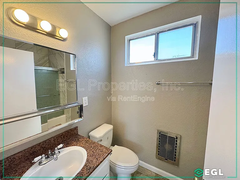 5916-5922 Carlton Way/1555 N. Bronson — Photo 9