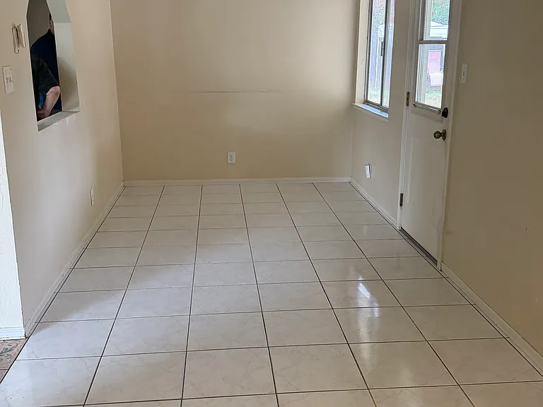 4207 N Woodson Ave — Photo 7