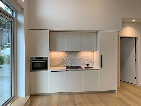 3rd image of 1365 Davie St #506