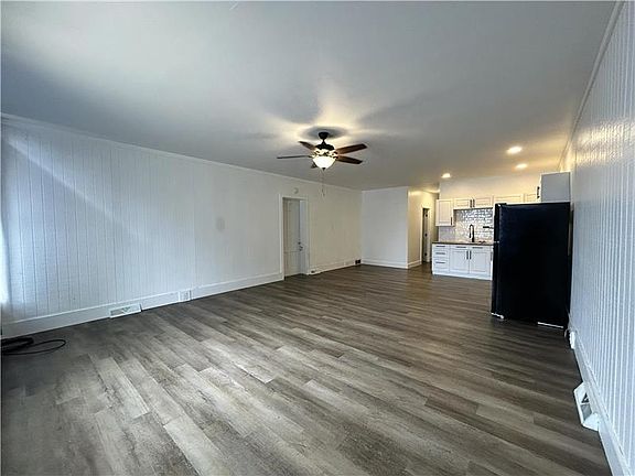 4th image of 212 Main St
