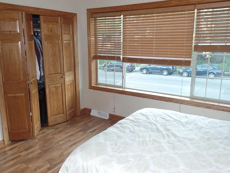 2440 N Oakland Ave — Photo 14