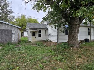 104 N Douglas St, Gilman, IL 60938