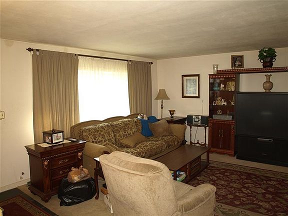 3rd image of 1209 Georgian Dr