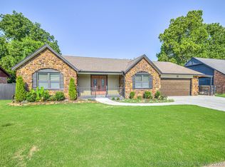 1012 N Forest Pl, Jenks, OK 74037