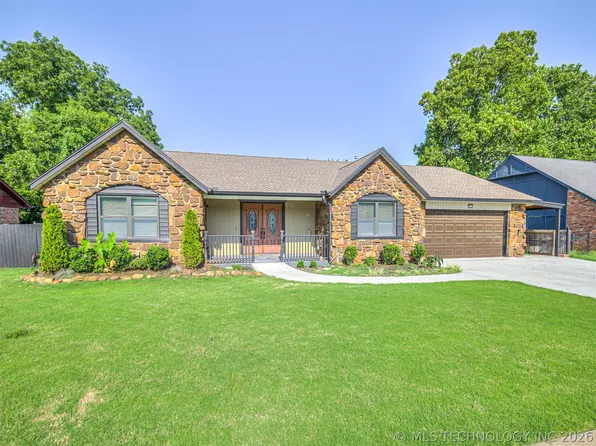 1012 N Forest Pl, Jenks, OK 74037