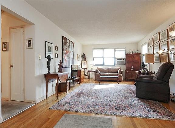 2nd image of 154 Martling Ave #3E2