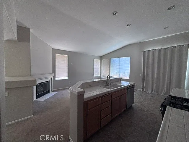 3 bed, 1639 sqft, $3,500 — Photo 3