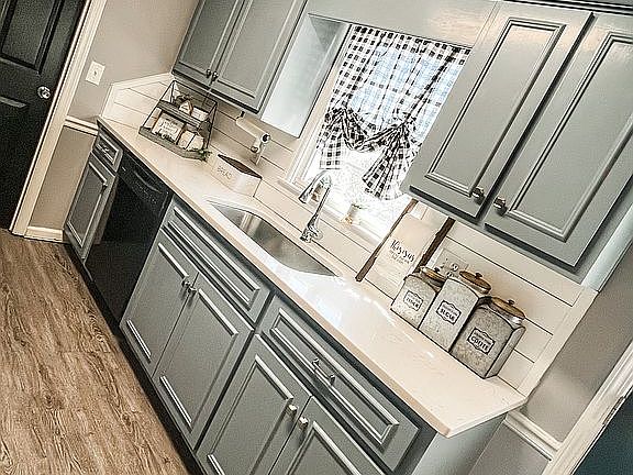 3rd image of 834 Lee Road 213