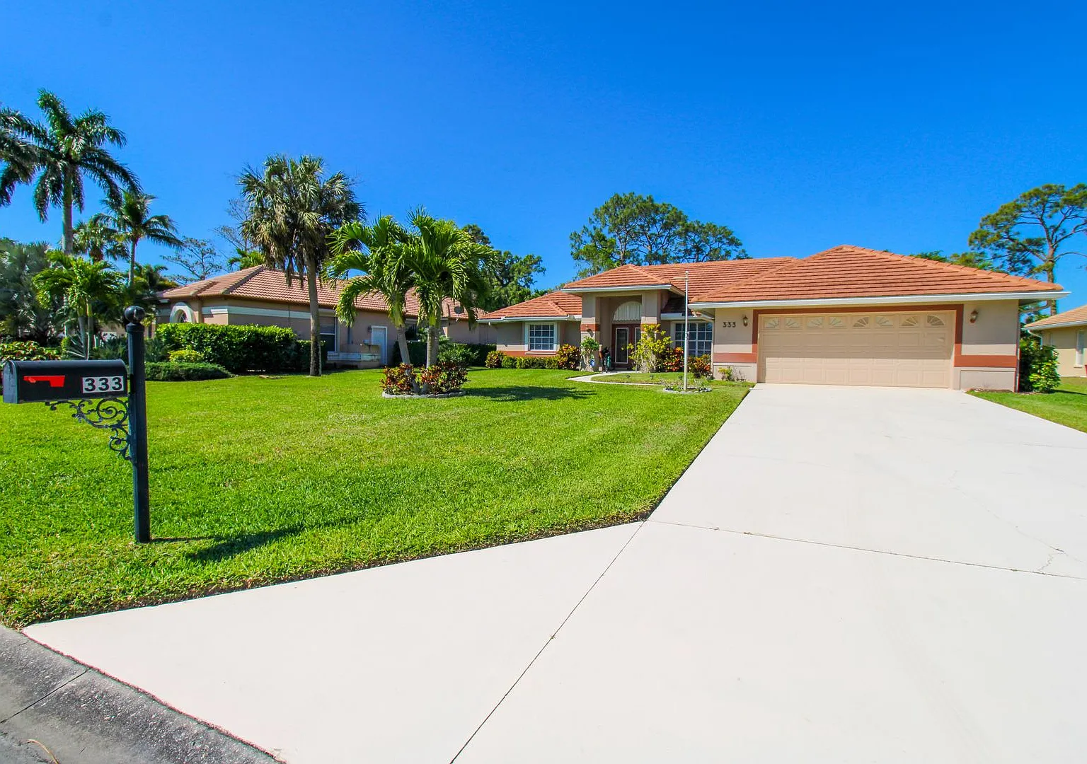 Charming 3-Bedroom, 2 Bathroom Single Family Home With Private Solar-Heated Pool In Berkshire Lak... — Photo 3