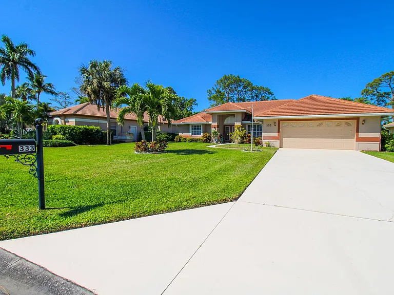 333 Wentworth Ct — Photo 3
