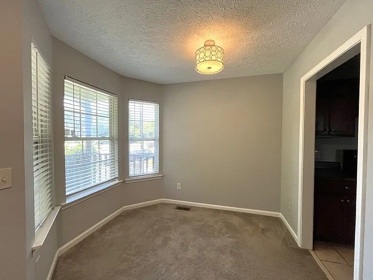 2808 Batavia St — Photo 3