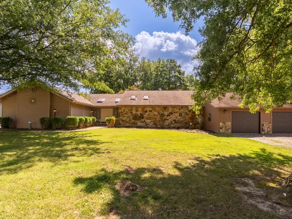 1109 Mockingbird Ln, Carterville, IL 62918