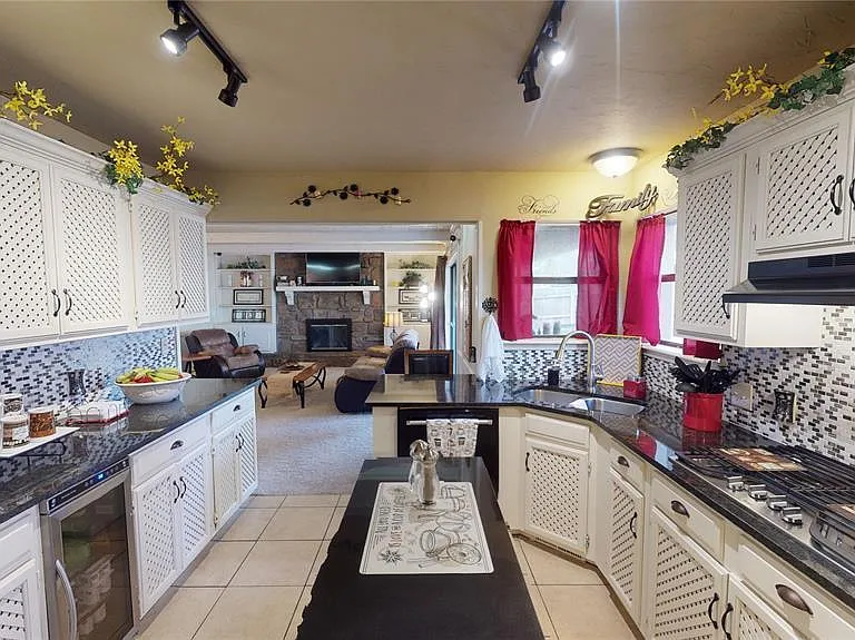 2408 W Boston St — Photo 21