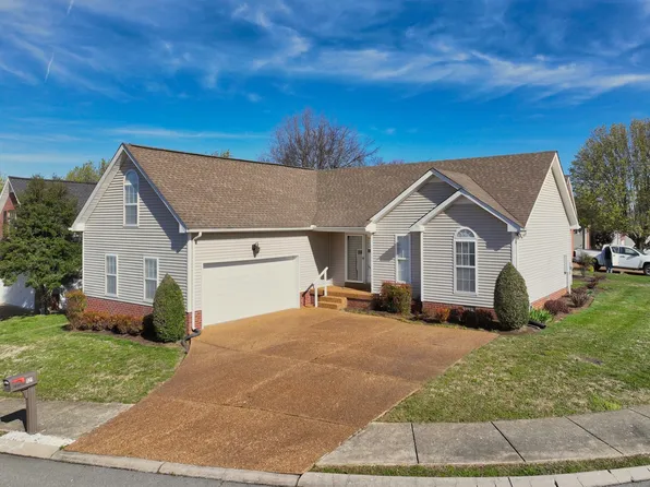 121 Homestead Pl, Hendersonville, TN 37075