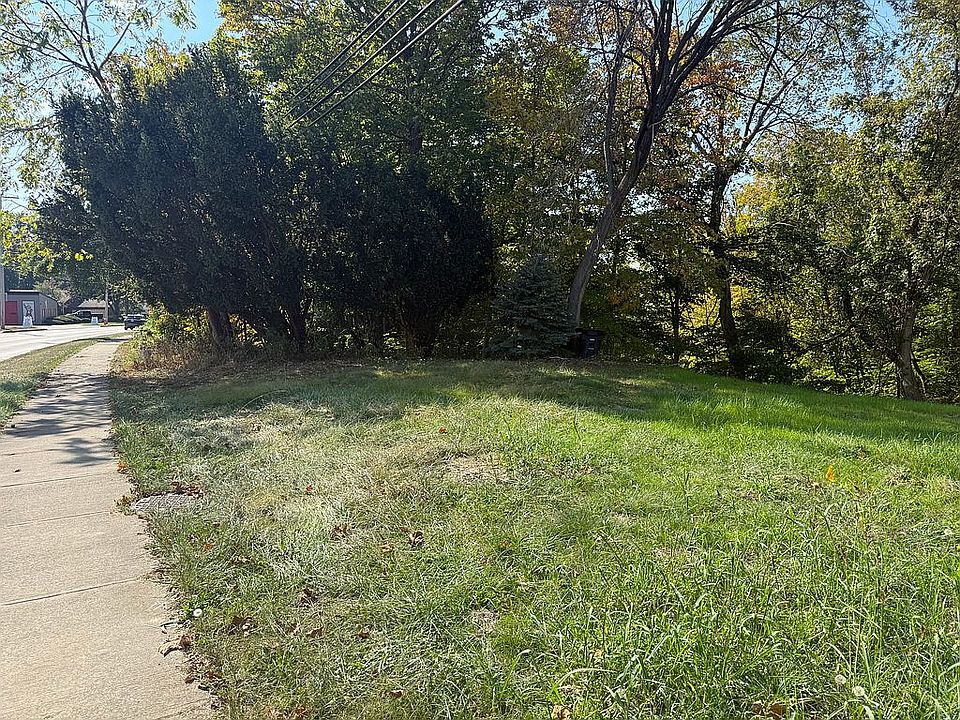 2nd image of 4540 Grayton Rd