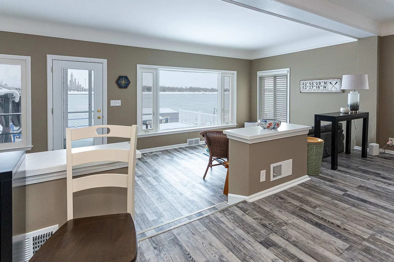 2 bed, 1.0 bath, 1323 sqft, $5,602 — Photo 2