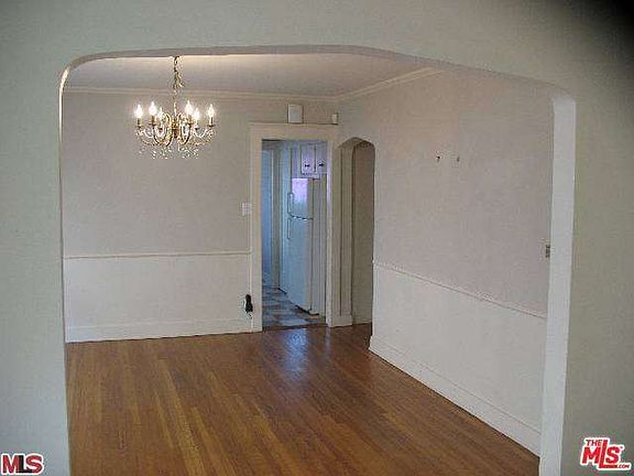 3rd image of 628 N Beachwood Dr