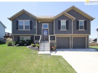 8805 NE 117th St, Kansas City, MO 64157
