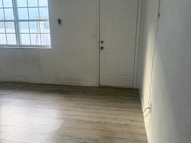 20 NW 18th Ave — Photo 2