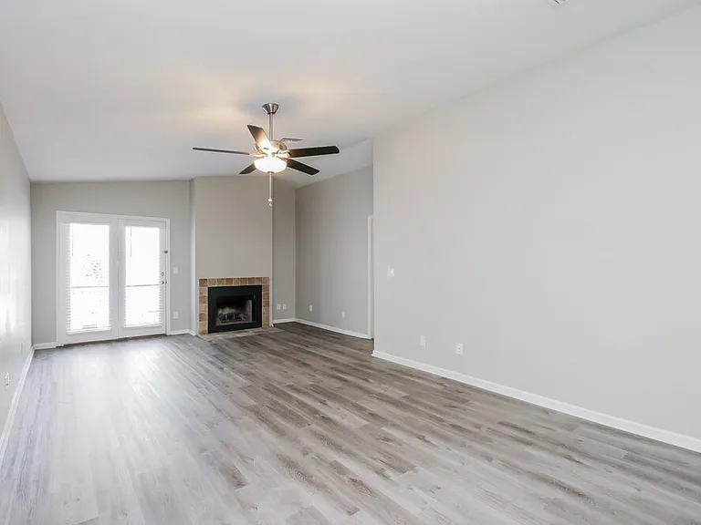 5330 E Fairfield St — Photo 8