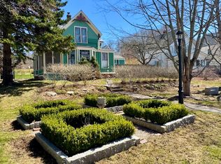 14 Water St, Vinalhaven, ME 04863