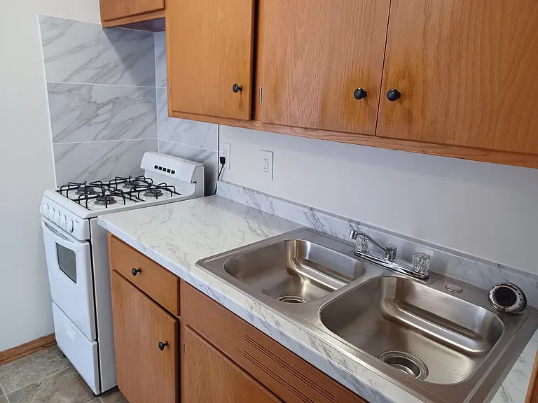 4707 University Ave NE — Photo 29