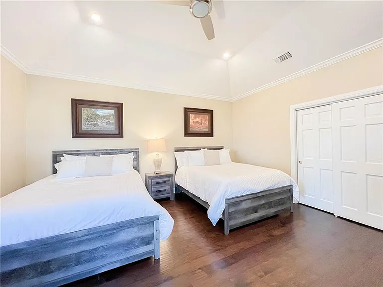 1911 Clubhouse Hill Dr #20 — Photo 13