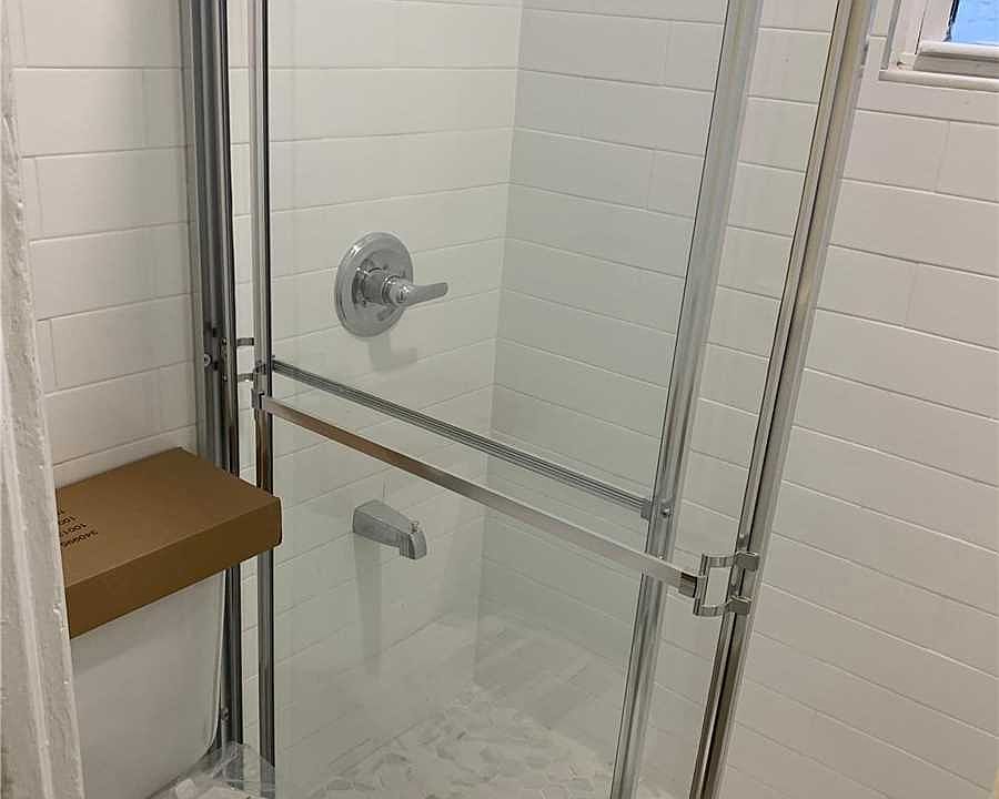 2nd image of 761 Seneca Ave APT 2R
