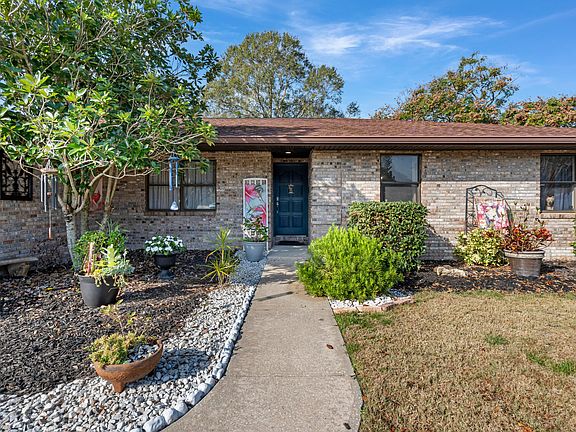 3rd image of 874 Gabriel Avenue NE