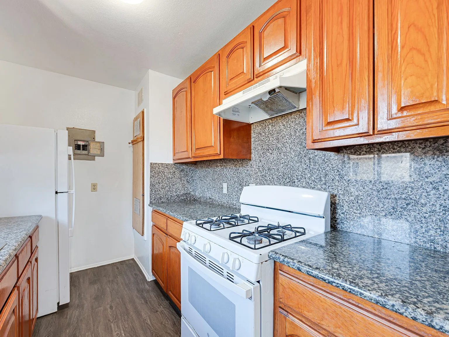 4 bed, 2.0 bath, 1064 sqft, $2,995 — Photo 3