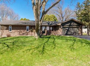 6074 Abington Dr, Rockford, IL