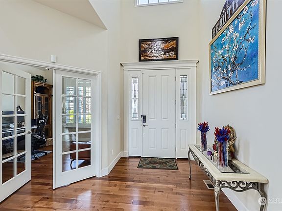 Gleaming hardwood floors at the entry flow throughout the main living areas.>