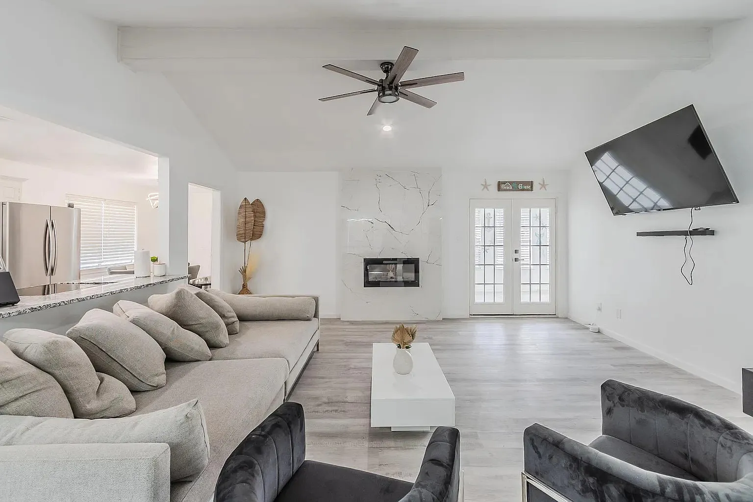 4 bed, 2268 sqft, $4,990 — Photo 3