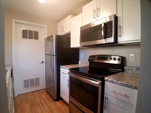 2nd image of 5803 Williamsburg Way